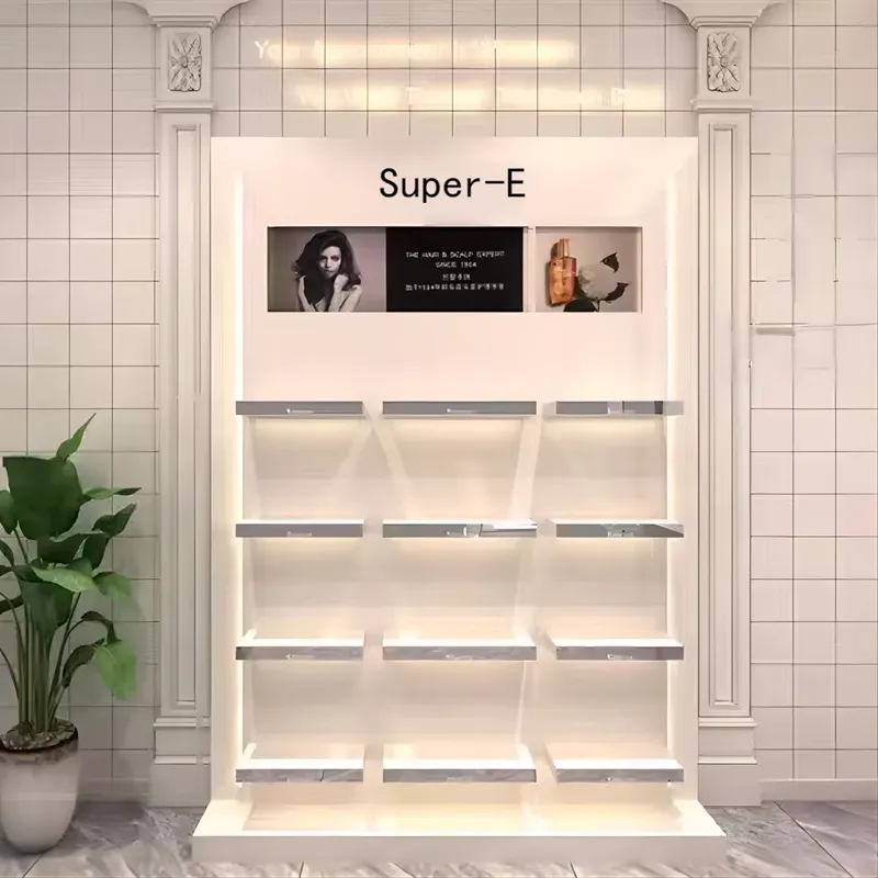 Étagères de présentation pour  - Interior Design Nail Salon avis et prix